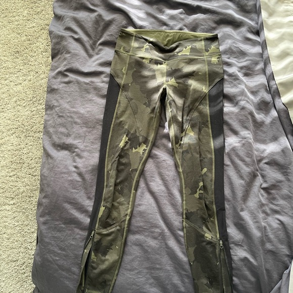 SE lululemon Camo 7/8th Leggings 6 - Picture 3 of 4